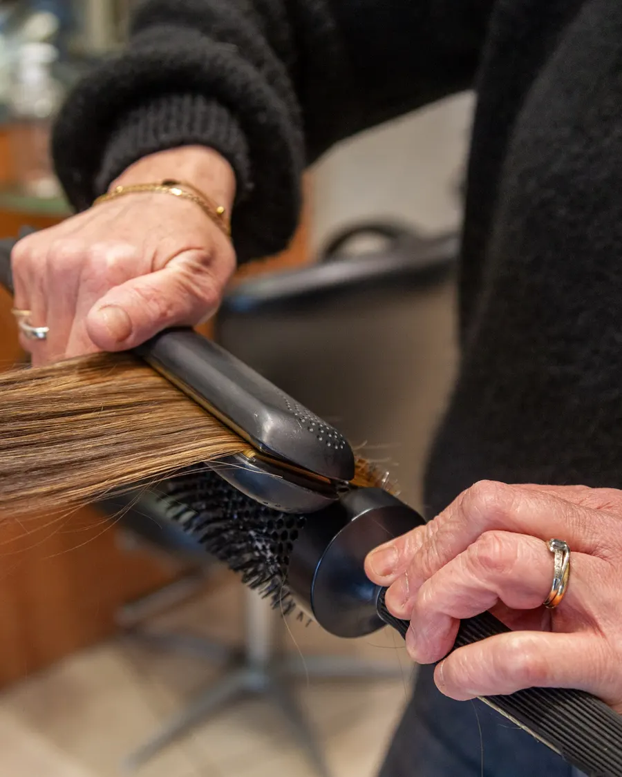 Brushing réalisé au salon — coiffeur à Saint-Omer